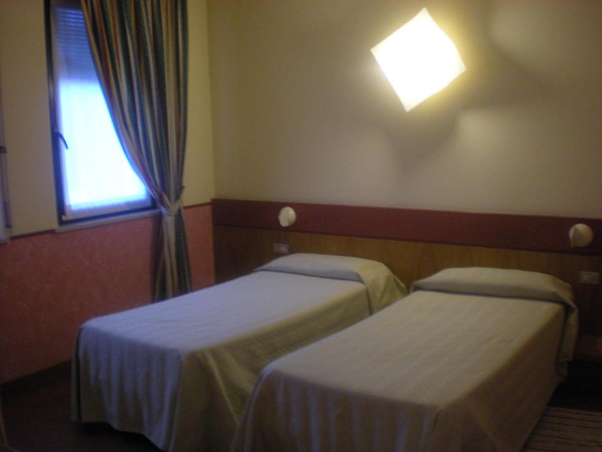 Hotel Roma Bussolengo Habitación foto